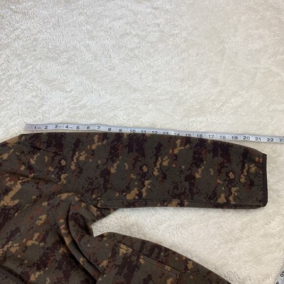 Urban Outfitters Made by Fleamadonna camo velour fleece cardigan, size small - Picture 6 of 9